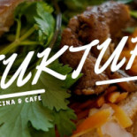 Tuktuk Cocina Asiática food