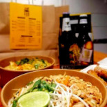 Tuktuk Cocina Asiática food