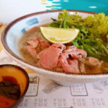 Tuktuk Cocina Asiática food