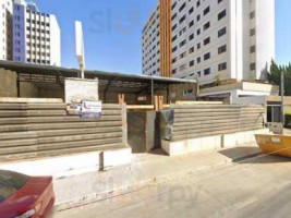 Pizzaria La Pizza outside