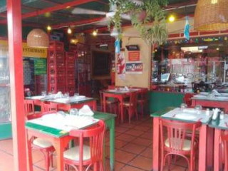 Un Tano Y Dos Gallegos